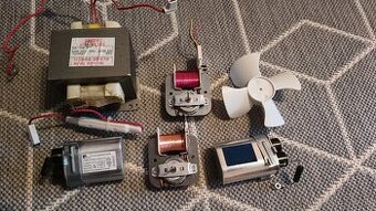Transformátor, motorček ventilátora, kondenzátor mikrovlnka