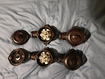 Predám bakelitové vypínače