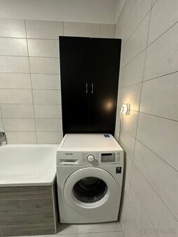 Skrinka nad práčku