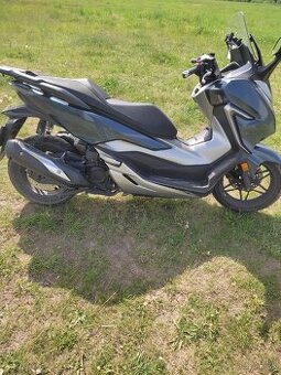 Honda Forza 300
