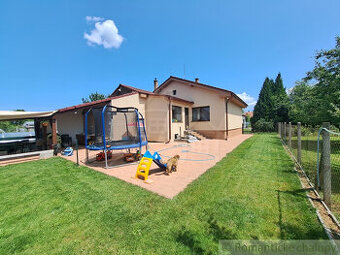 Pekný 3-izbový rodinný dom s veľkým pozemkom a garážou