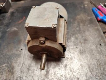 Elektromotor 180 w 900 otačok 400volt