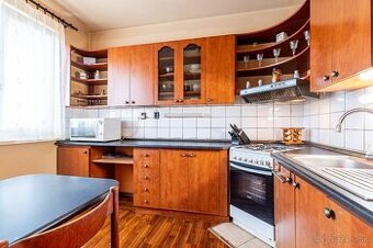 PRIESTRANNÝ 3-IZBOVÝ BYT - 79 M² - SÚKROMIE, VÝHĽAD, SLNKO
