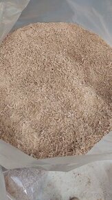 Hobliny piliny na údenie.