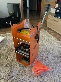 Ručný stroj na uzatváranie pohárov