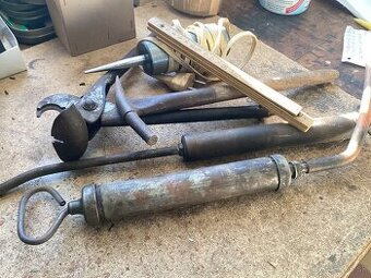 Kliešte,kladivko,maznice,odmastovac