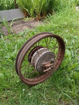 Zadní kolo na Jawu Kývačku 125-175