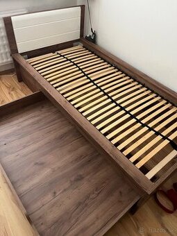 Jednolôžková posteľ