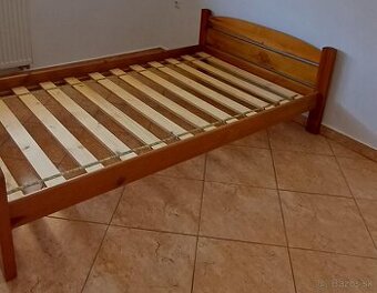Predám posteľ z masívu