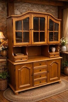 Rustikálny masivný príborník