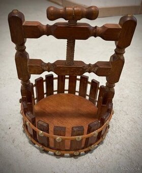 Starý malý drevený lis