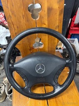 Mercedes 639 volant
