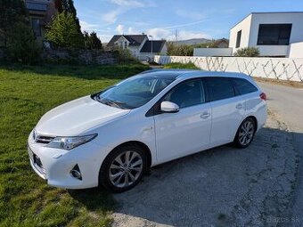 Toyota Auris TS 1.8 Hybrid