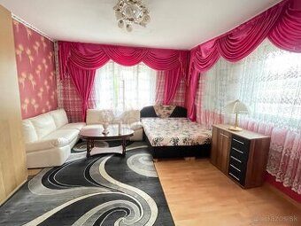 2372 NA PREDAJ RODINNÝ DOM V OBCI RÚBAŇ BLÍZKO NOVÝCH ZÁMKOV