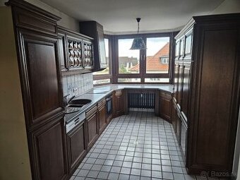 Masívna kuchynská linka z Nemecka so spotrebičmi