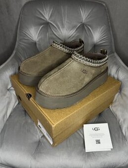 UGG Tazz II Molasses
