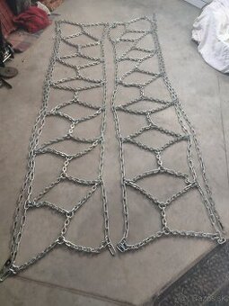 Snehové reťaze na traktor