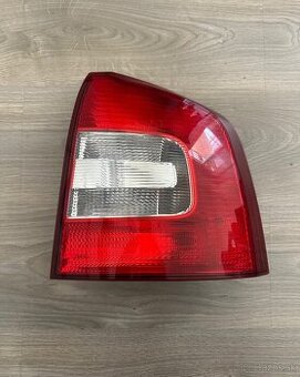 Škoda Octavia 2 zadné pravé svetlo facelift combi