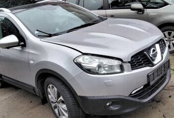 Nissan Qashqai 2.0 2013 predám SVETLO XENON, DVERE, NÁRAZNÍK