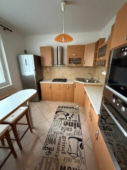 Prenájom 4- izbový byt