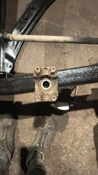 Unášač prednej nápravy jeep Grand Cherokee zj