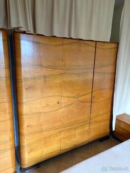 Skrine masiv a orechova dyha 50. Roky