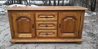 Rustikálna masívna komoda