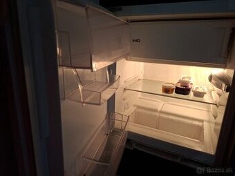 Predam fungujucu malu chladnicku