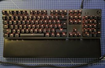 Logitech g513