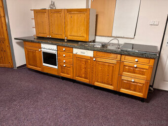 Kuchyňská linka masiv borovice