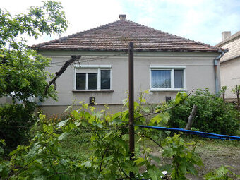 Na predaj priestranný 4 izb. rodinný dom v Martovciach s poz