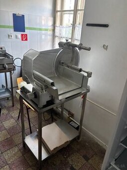 Elektrický rezač na šunku a syr