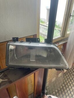 Predám pravý predný svetlomet Valeo - Peugeot 405