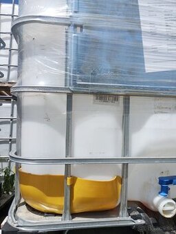 Predám  čisté IBC kontajnery, nádrž 1000l, možný dovoz