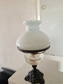Stara petrolejova lampa