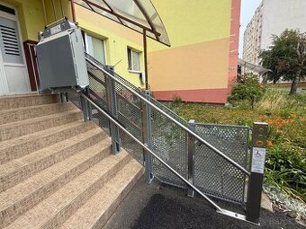 Schodiskový výťah pre imobilných