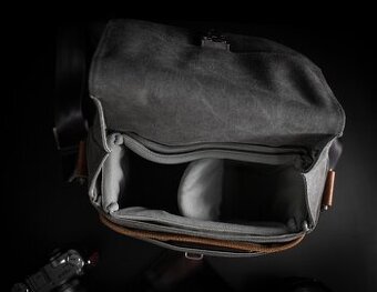 Olympus OM-D Messenger Bag Mini - Prémiová kožená ramenná br