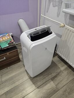 Predám výkonnú mobilnú klimatizáciu Electrolux EXP12HN1W6.