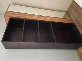 SKRINA, STOLIK PISACI