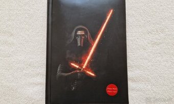 Star Wars zápisník: Kylo Ren so svetelným mečom