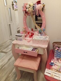 Predám detský toaletný stolík