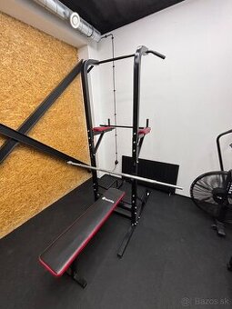 Veža s lavičkou na bench