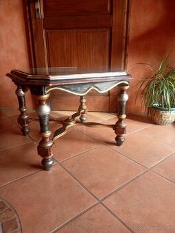 Konferenčný stolík