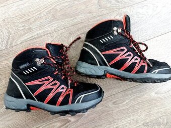 Quechua - turistické topánky veľkosť 38, výborný stav