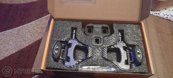 Nášľapné karbonové pedále na cestný bicykel