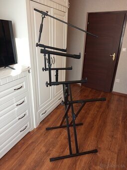 Stojan na 2-3 klávesy a mikrofón - SOUNDKING/BESPECO