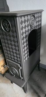 Liatinové kachle Jotul F 606 čierný lak