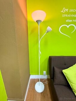 Predám samostatne stojacu lampu