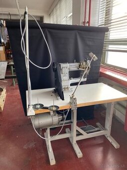 Kožiarsky šijací stroj