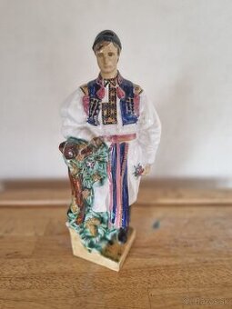 Stará modranská keramika – Šuhaj v kroji